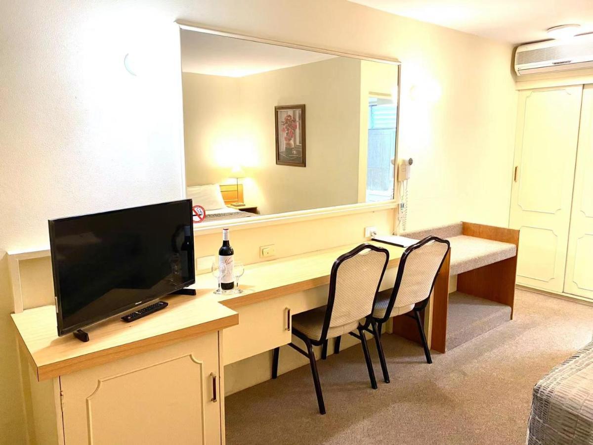 נאראנדרה Gateway Motor Inn מראה חיצוני תמונה