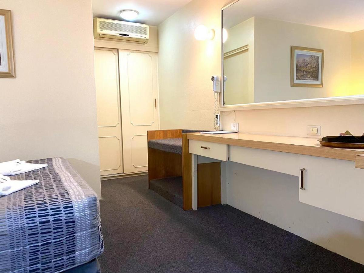 נאראנדרה Gateway Motor Inn מראה חיצוני תמונה