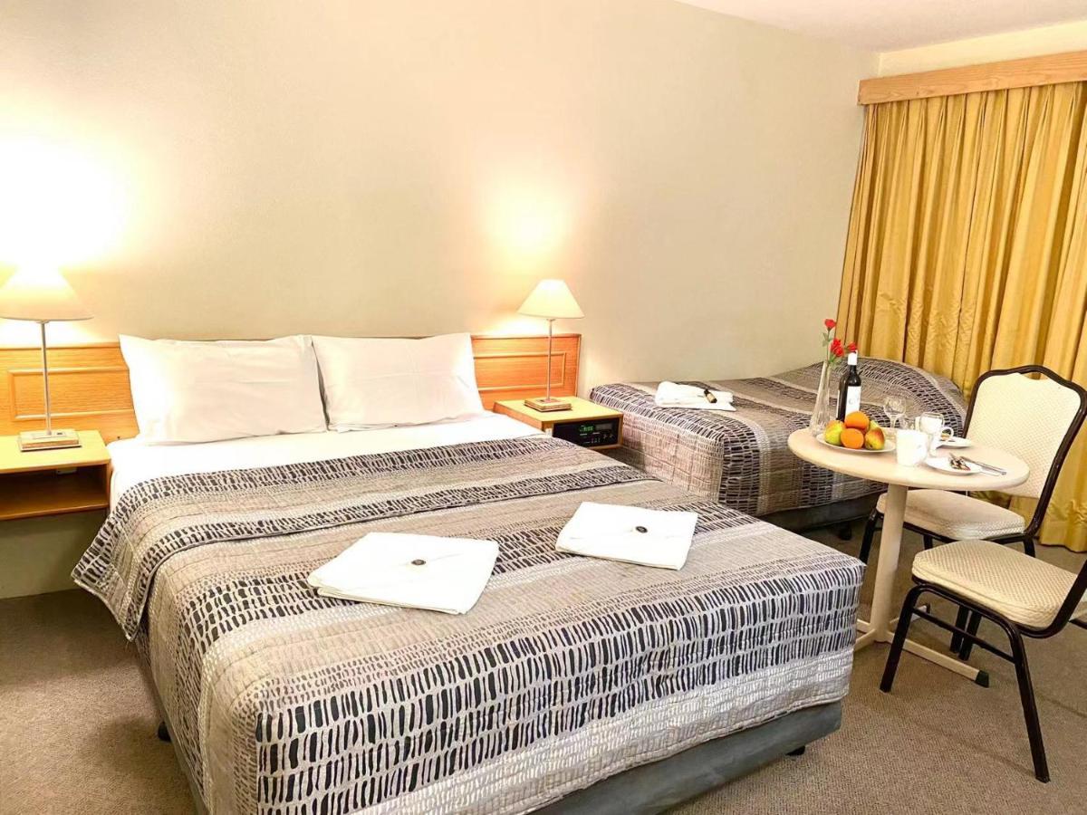 נאראנדרה Gateway Motor Inn מראה חיצוני תמונה