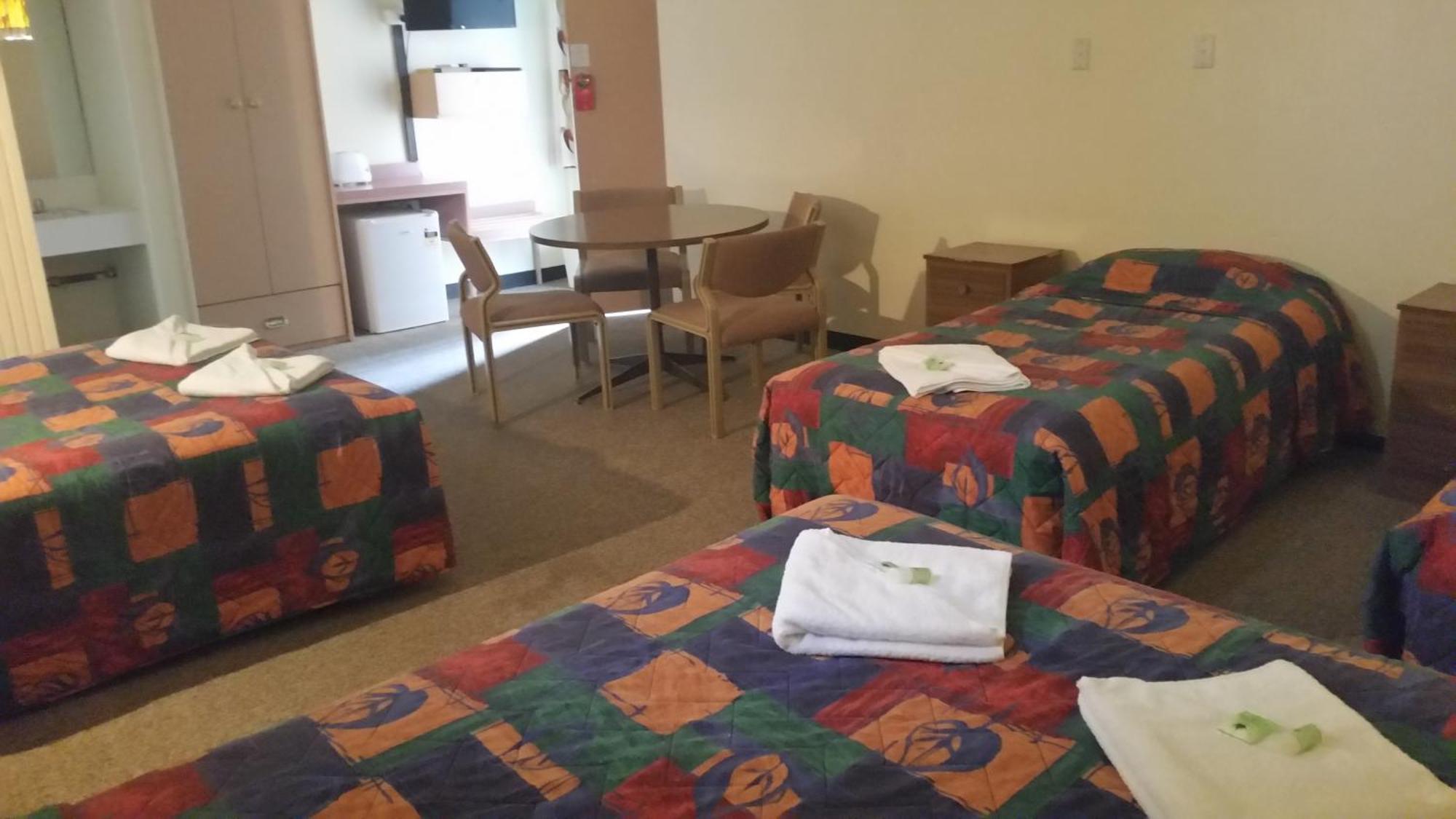 נאראנדרה Gateway Motor Inn חדר תמונה